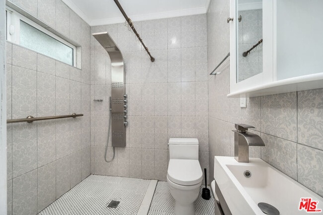 Building Photo - 4431 Lynnfield St