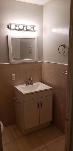 Building Photo - 5704 NW 28th St