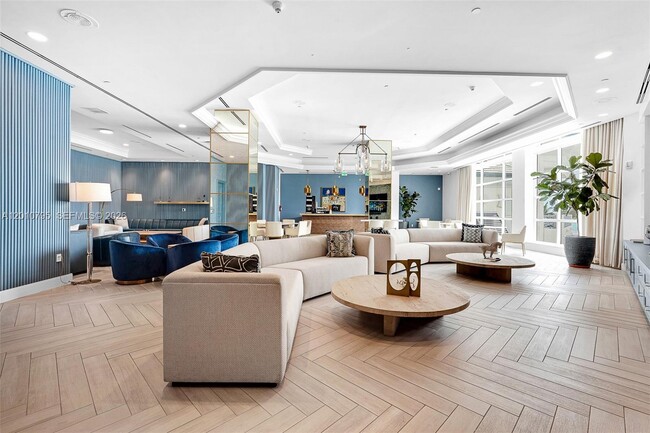 Building Photo - 16051 Collins Ave
