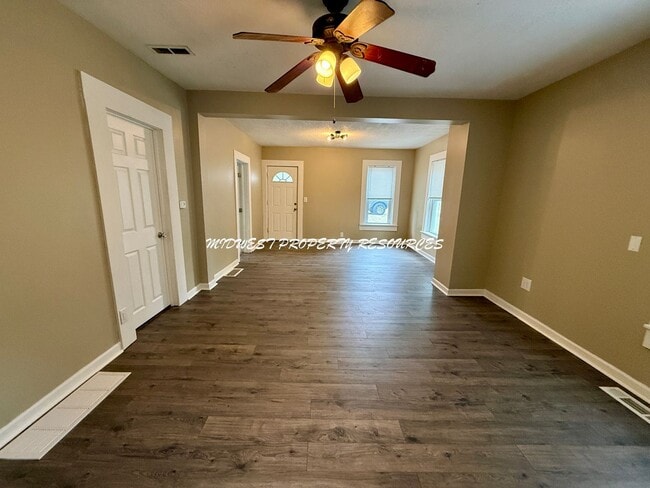 Building Photo - Charming 2 Bedroom, 1 Bath Bungalow in Dow...