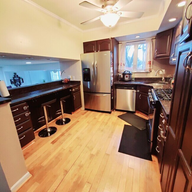 Building Photo - 210 Highmeadow Rd