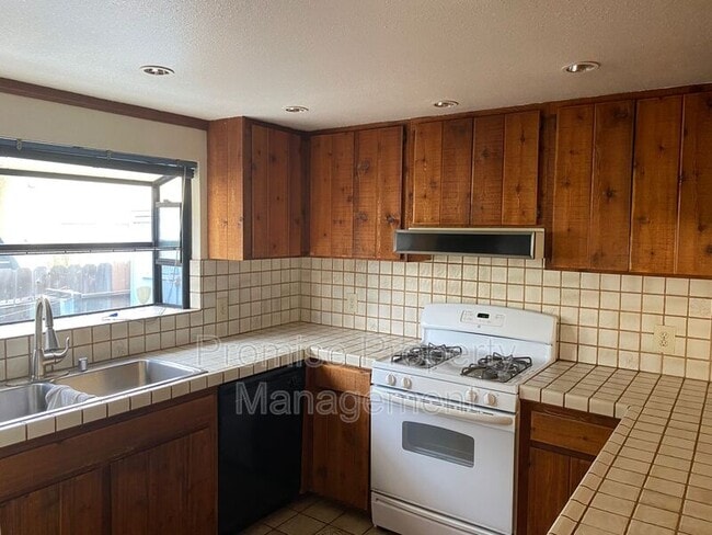 Building Photo - 934 S Myers St