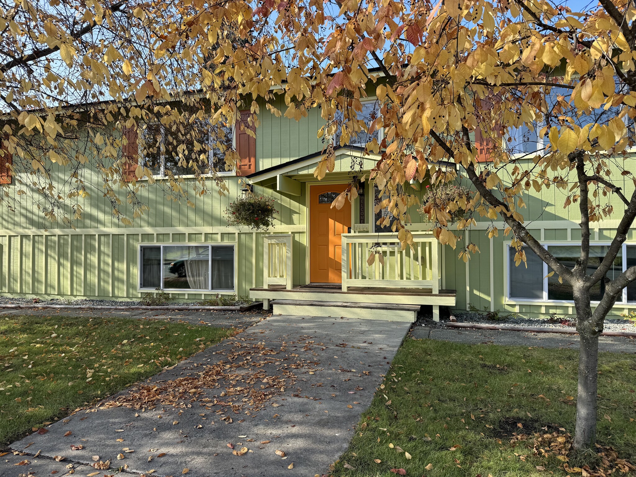 Building Exterior - 1040 E 11th Ave