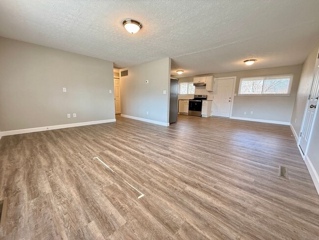 Building Photo - 4421 Primrose Ln