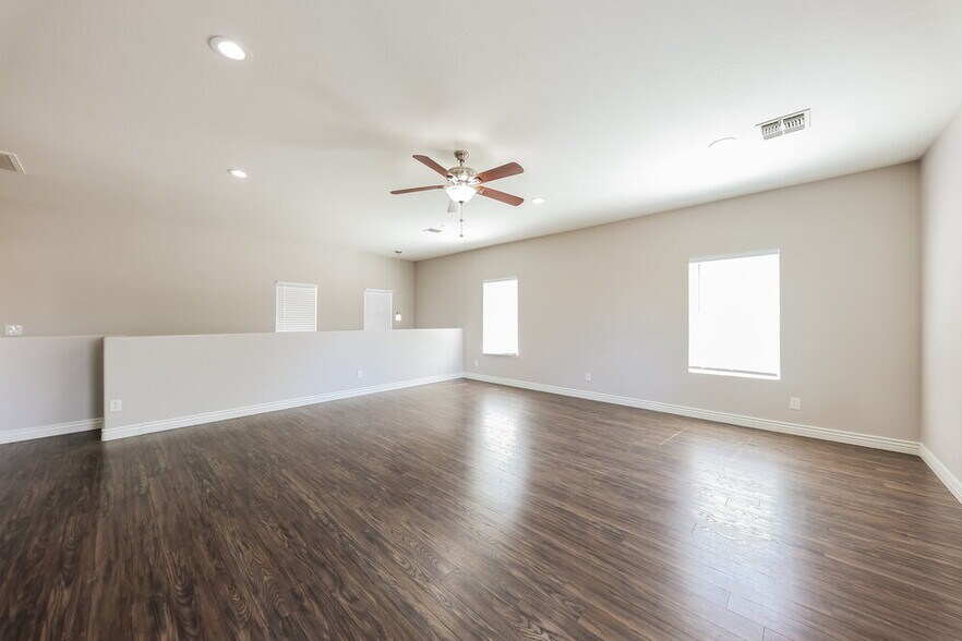 Building Photo - 17565 W Lundberg St