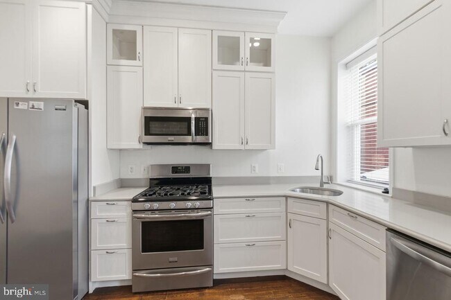 Building Photo - 620 9th St NE