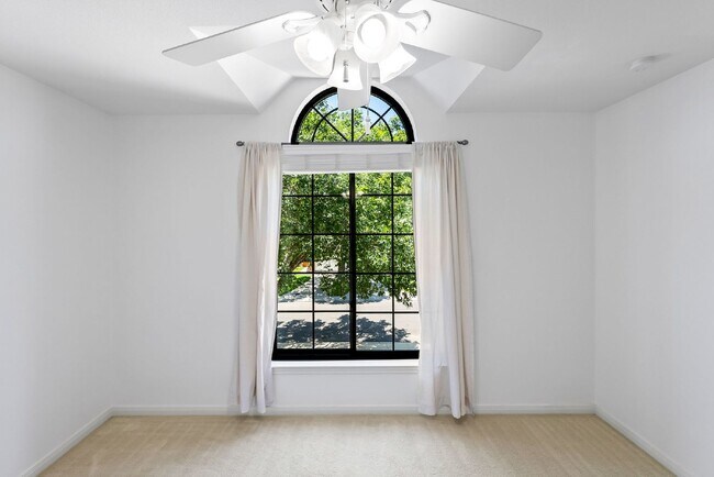 Building Photo - Spacious Cul De Sac Location Surrounded by...