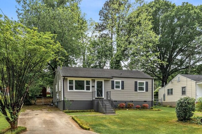 Building Photo - Home off Freeman Mill, Living Room Plus De...