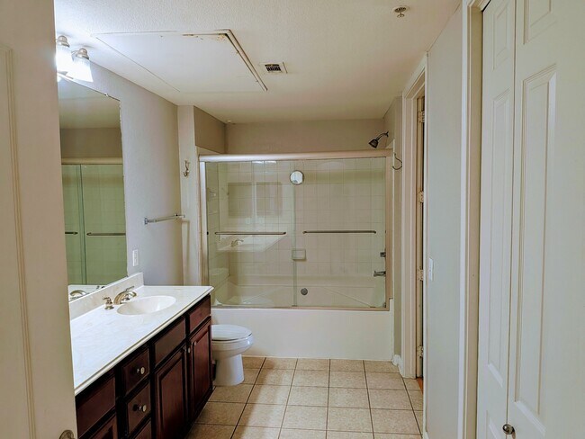 Building Photo - 7575 Kirby Dr
