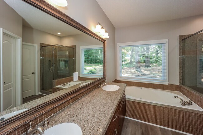 Building Photo - 12 Sleepy Hollow Ct