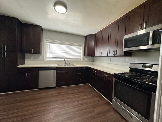 Building Photo - 1162 St Andrews Pl