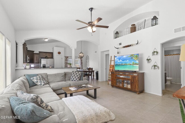 Building Photo - 14828 Tierra Escape Ave
