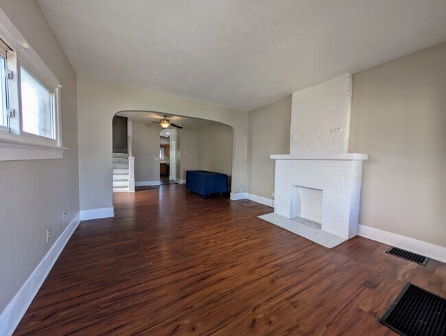 Building Photo - 704 Kolping Ave