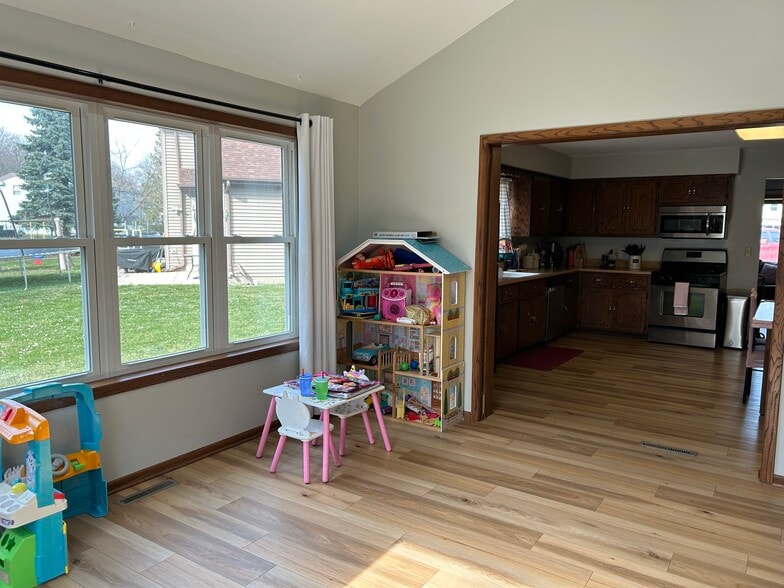 Bonus room - 2711 Albany Ct