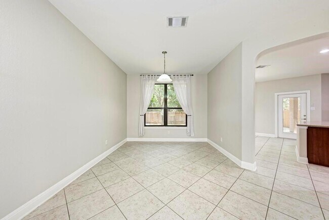 Building Photo - 500 Tyree Rd