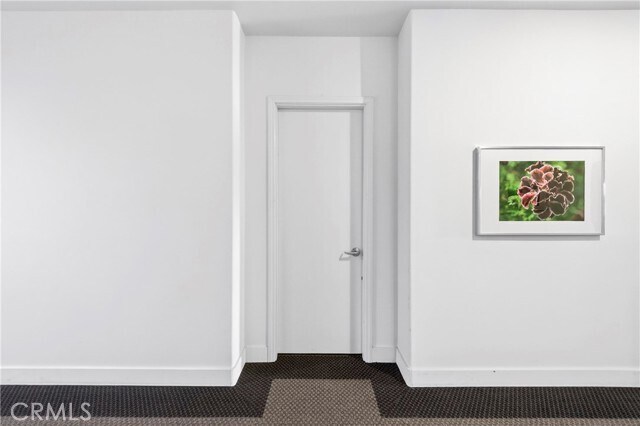 Building Photo - 401 N Serrano Ave