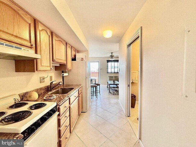 Building Photo - 330 42nd St S