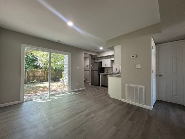 Building Photo - 606 Myrtlewood Cir