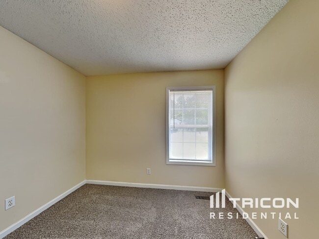 Building Photo - 238 Brookside Dr