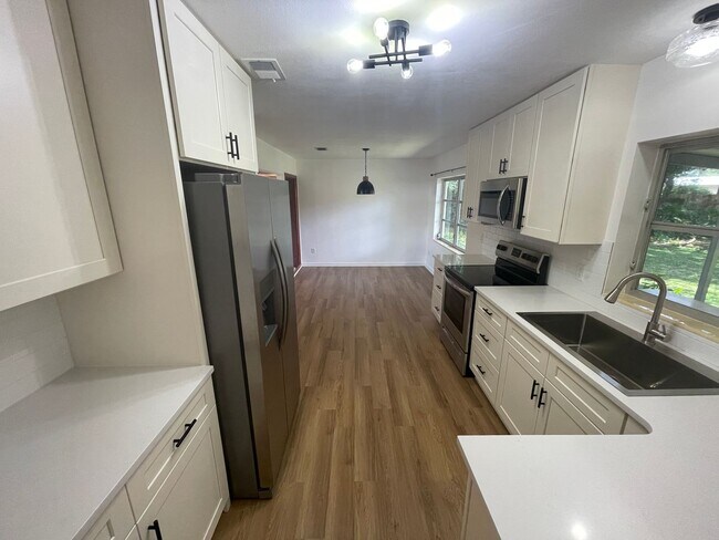 Building Photo - 2269 Southland Rd