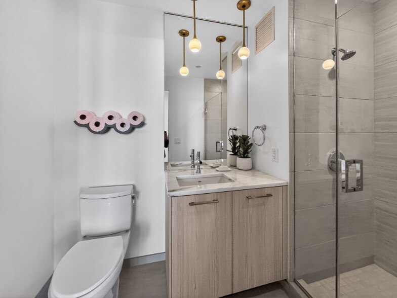 Building Photo - 167 N Desplaines St