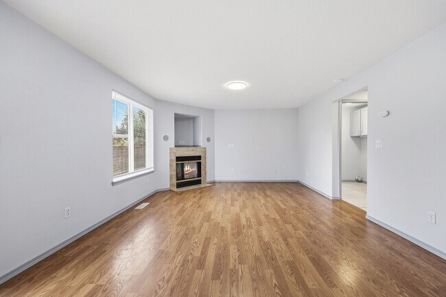 Building Photo - 6748 3rd Way SE