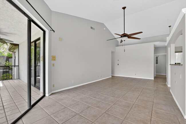 Building Photo - 5801 Coach House Cir