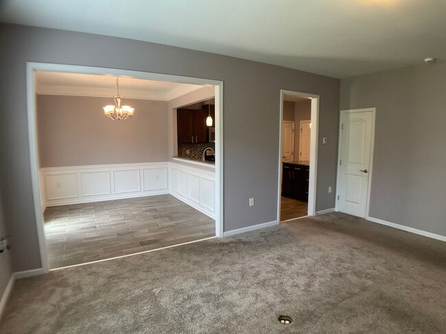 Building Photo - Gorgeous Townhome in Brier Crossings!
