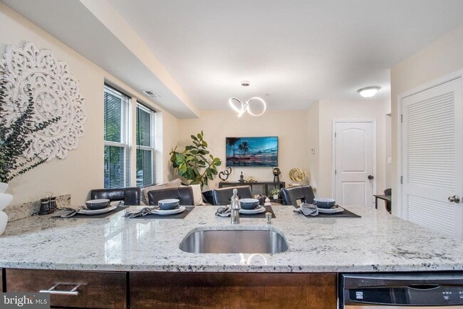 Building Photo - 417 18th St NE