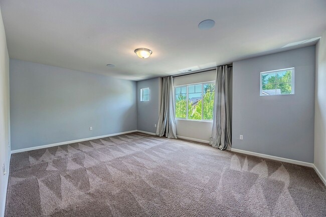 Building Photo - Marysville 4 bed/2.5 bath with large bonus...