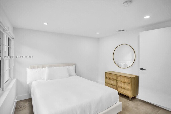 Building Photo - 1610 Polk St