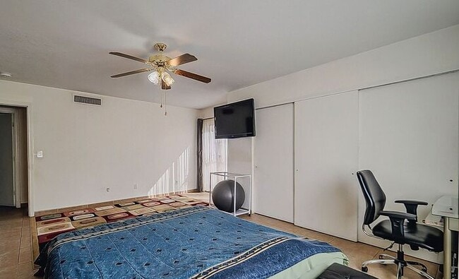 Building Photo - Charming three bedroom - two bathroom GREA...