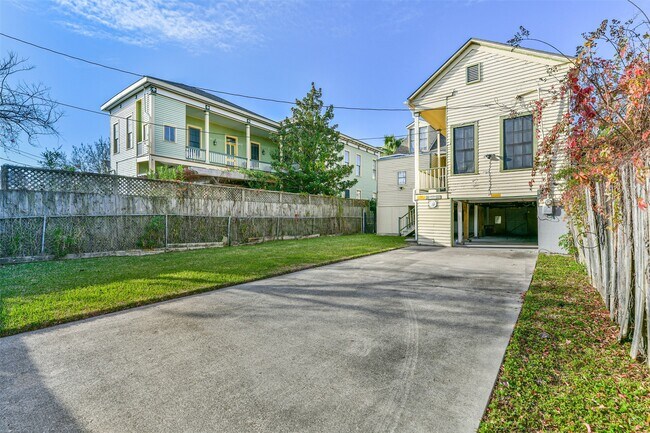 Building Photo - 1421 Winnie St