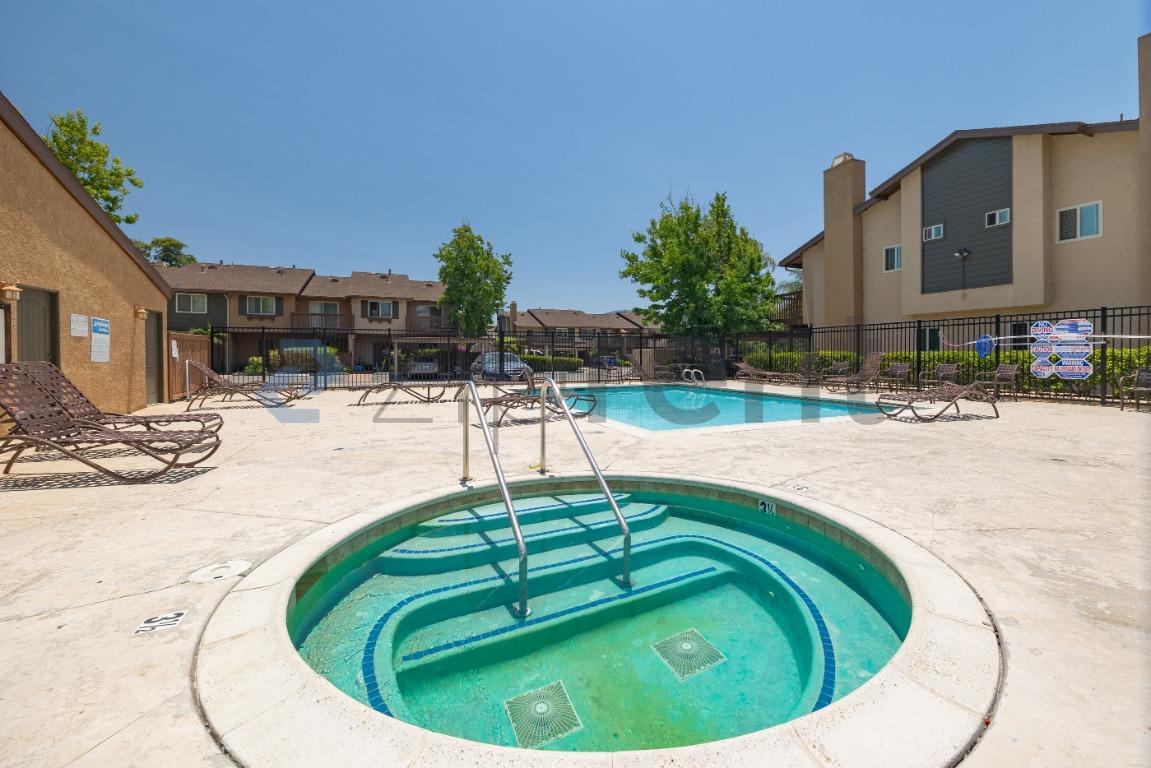 Building Photo - 221 Westlake Dr