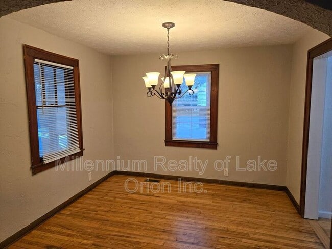 Building Photo - 30 E Beverly Ave