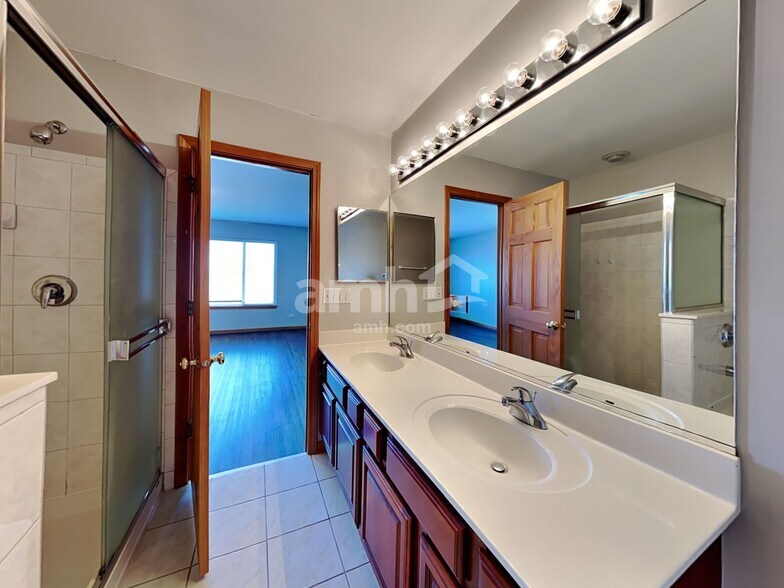 Building Photo - 13184 W Yorkshire Ln