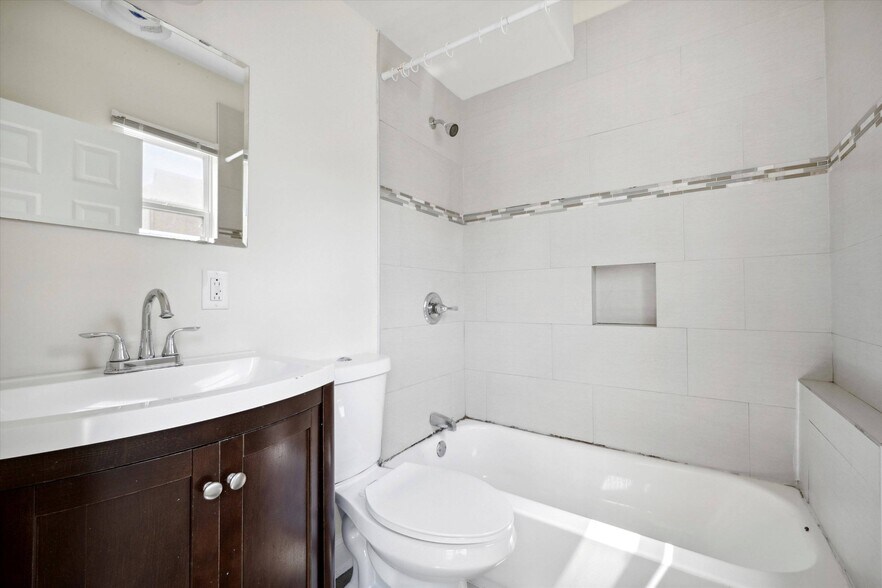 Building Photo - 2001 N Cleveland St