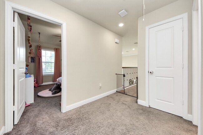 Building Photo - 6703 Sandia Crest St