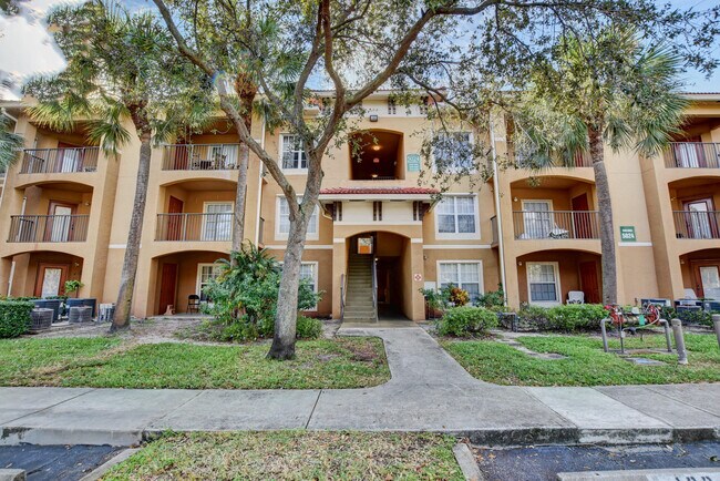 Building Photo - 5024 Lantana Rd