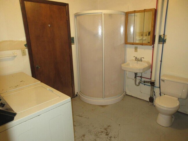 Building Photo - 1630 Lloyd Ln