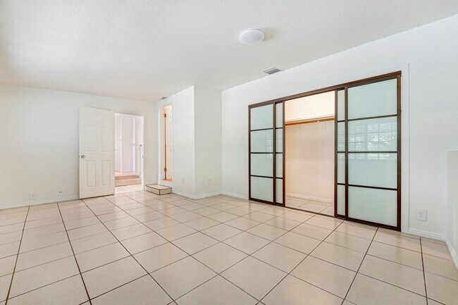 Building Photo - 14323 Califa St