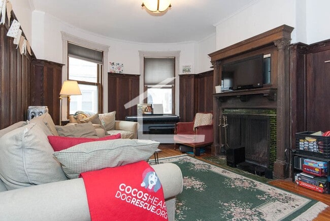 Building Photo - Nice, Affordable Brighton 5 Bed/2 Bath right off Beacon St for 9/1.  NO BROKER FEE!!!