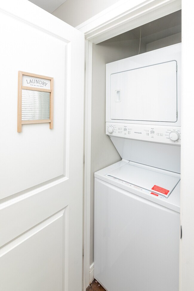 Building Photo - 3058 N Kostner Ave