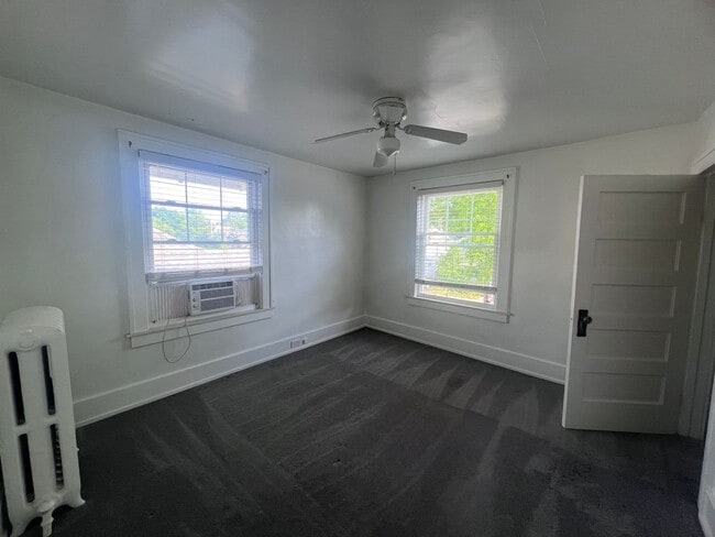Building Photo - Spacious 2 bedroom Duplex with a bonus room!