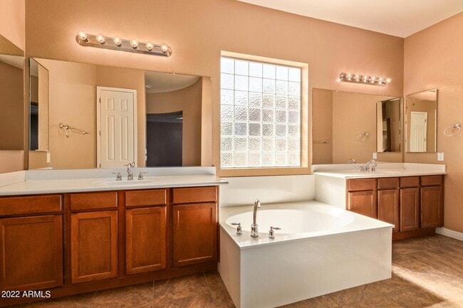 Building Photo - 3144 E Lynx Way