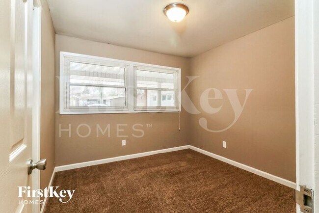 Building Photo - 3015 Kingsley Dr