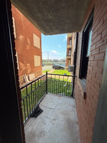 Building Photo - Charming 1 Bedroom ni CWE *1st Floor unit