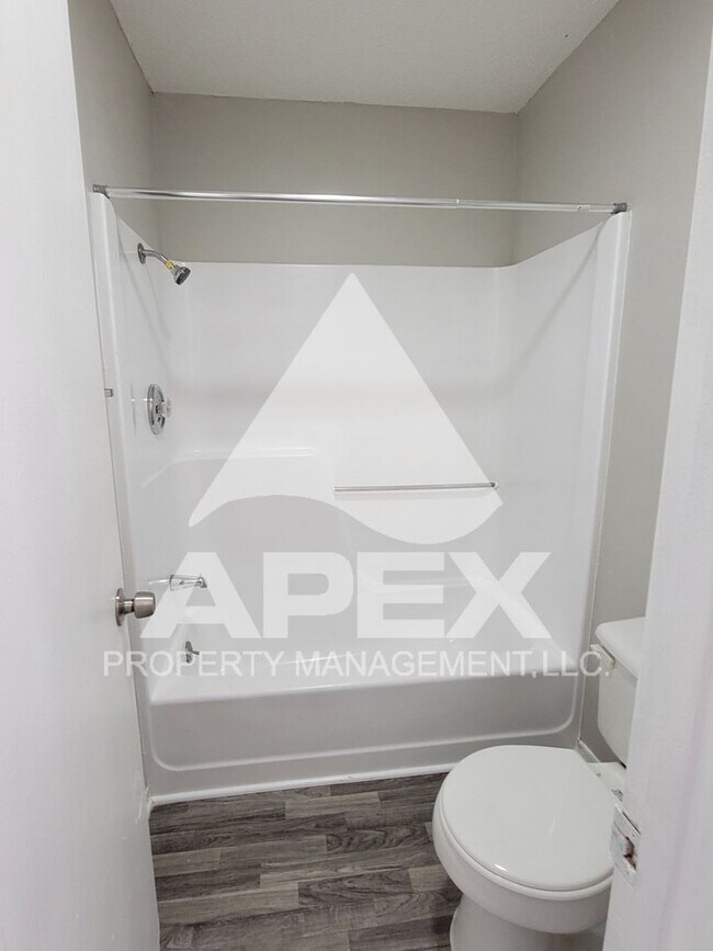 Building Photo - Newly Renovated - Alcoa Studio Apartments – Convenient Location!