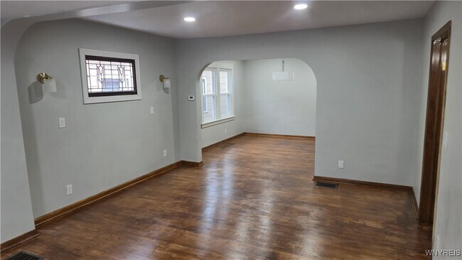 Building Photo - 68 Berwyn Ave