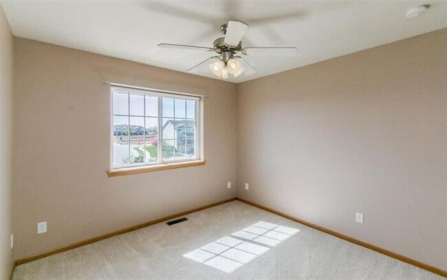 Building Photo - $1,975 | 3 Bedroom, 2.5 Bathroom Town Home | Pet Friendly* | Available for an August 1st, 2026 Mo...